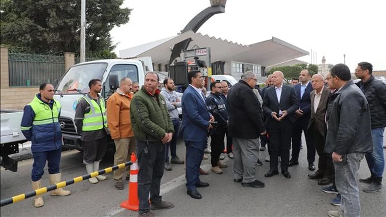 استعدادات مكثفة في القاهرة لمواجهة موجة التقلبات الجوية بدفع سيارات الشفط